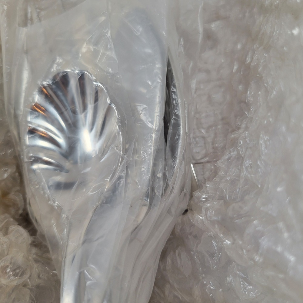 Tomodachi Ainsleigh 80pc Service for 12 plus Hostess set 18/10 Stainless NEW - Picture 9 of 10
